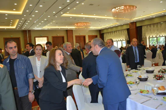 Vali Toprak: Gazi M. Kemal Atatürk’ün yaşayan temsilcilerisiniz