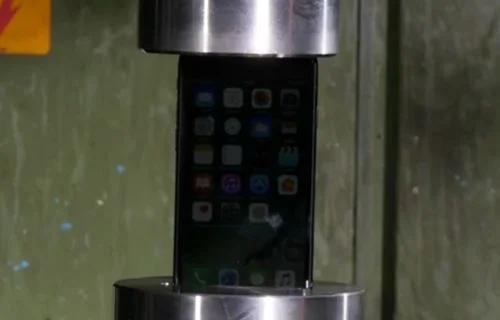 iPhone 7 hidrolik baskı makinesine karşı