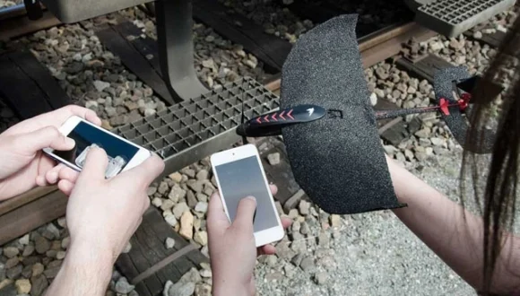 Telefon ile Kontrol Edilen Uçak