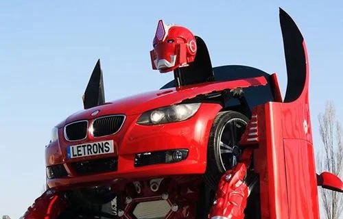 Türkler yaptı: Robota dönüşen otomobil Letrons!