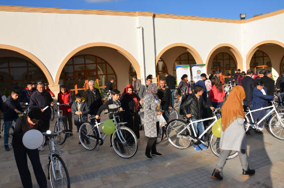 Malatya’da , 80 öğrenciye bisiklet hediye edildi. 