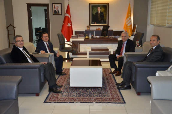 Arguvan Belediye Başkanı Mehmet Kızıldaş, İnönü Üniversitesi Rektörlük görevine başlayan Prof. Dr. Ahmet Kızılay’ı ziyaret etti