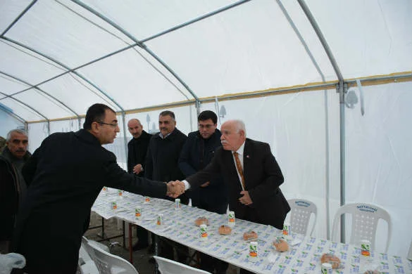 VALİ TOPRAK, Biz hepimiz dimdik ayaktayız