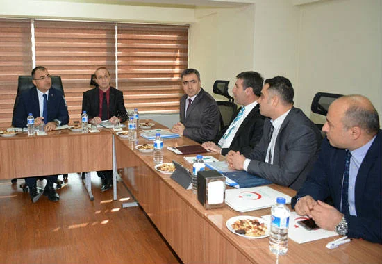 Vali Toprak sağlık yatırımları hakkında brifing aldı.