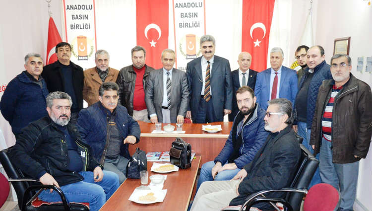 Veteriner Hekimler Odası Başkanı Özdemir, Anadolu Basın Birliğine Ziyaret