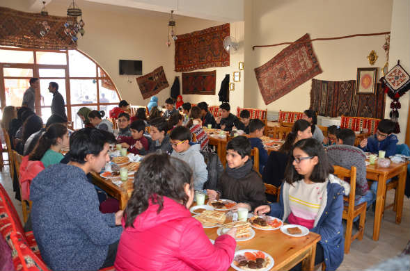 Malatya’da deneme sınavlarında başarı gösteren öğrenciler ödüllendirildi.