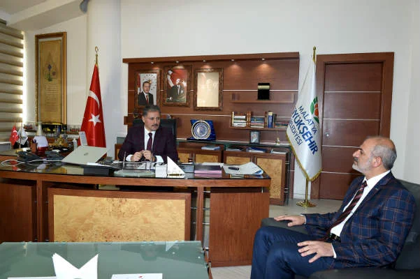 MÜSİAD Malatya Şube Başkanı Hüseyin Kalan ve Yönetim Kurulu üyeleri, Malatya Büyükşehir Belediye Başkanı Ahmet Çakır’ı ziyaret ettiler.