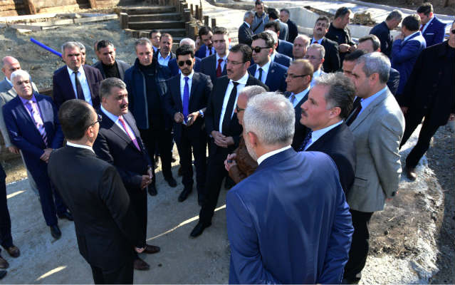 Bülent Tüfenkci, Battalgazi Belediyesi tarafından İspendere İçmeleri’nde sürdürülen çalışmaları yerinde inceledi.