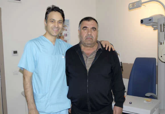 57 yaşındaki Adnan Gençaslan, Memorial Kayseri Hastanesi’nde olduğu ameliyatın ardından yeniden görmeye başladı