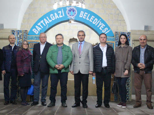 Büyükelçiler ve ekonomi müsteşarları, Eskimalatya Yaşam Müzesi’ni çok beğendiklerini ifade ettiler.