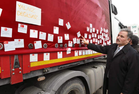 Malatya Büyükşehir Belediyesi, Malatya’daki muhtaç ailelerin yanı sıra mültecilere de yardım elini uzatıyor.