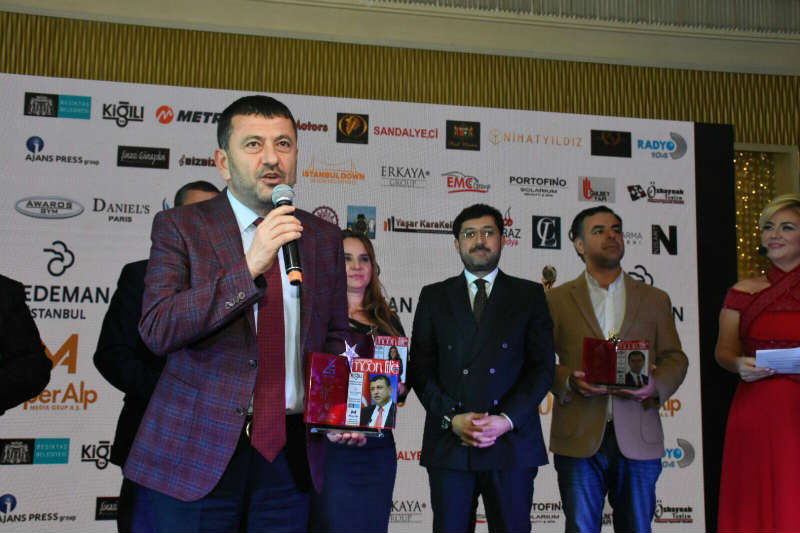 CHP Genel Başkan Yardımcısı ve Malatya Milletvekili Veli Ağbaba,Moon Life dergisi tarafından yılın en iyi siyasetçisi seçildi.