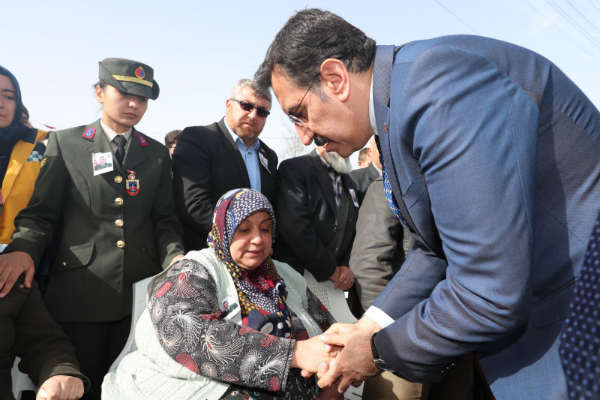 Bakan Tüfenkci, Afrin şehidinin cenazesine katıldı