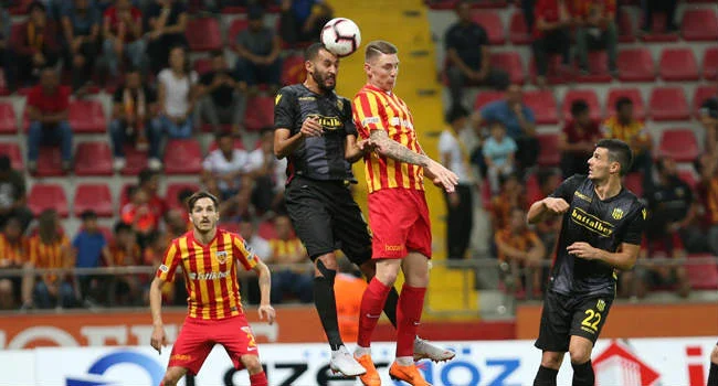 Kayserispor-Evkur Yeni Malatyaspor müsabakası golsüz eşitlikle tamamlandı.