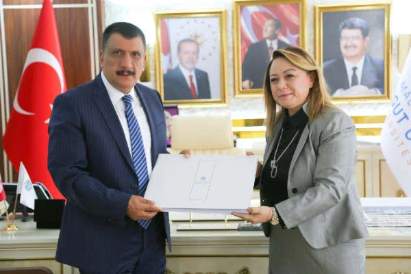 Gürkan, şehir üniversitesi olma hedefiyle yola çıkan Turgut Özal Üniversitesi’ne her türlü desteği vereceklerini söyledi.