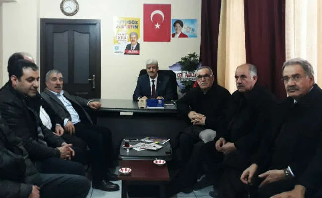 İYİ Parti Battalgazi Belediye Başkan adayı Ali Ekinci bugün Seçim Koordinasyon Ofisine gelen vatandaşların sıkıntılarını dinledi.