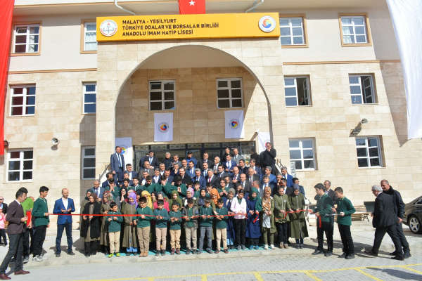 (TOBB) Başkanı Rifat Hisarcıklıoğlu ile birlikte  Malatya’da TOBB Anadolu İmam Hatip Lisesi’nin açılışına katıldı.
