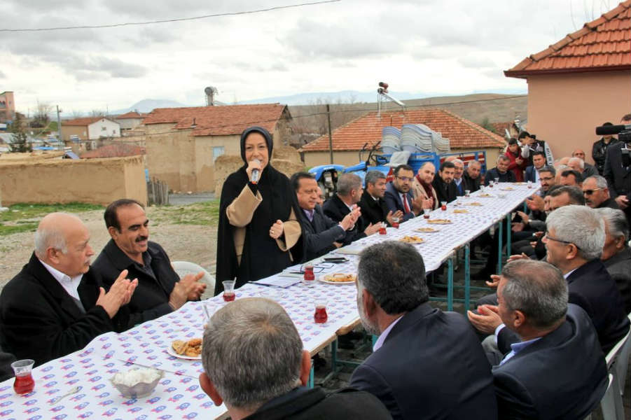 Öznur Çalık, “Başladığımız yolda 16 yıllık hikayemizde Akçadağ’a çok önemli hizmetler kazandırdık. Bu hizmetlerin vesilesi cumhurbaşkanımızdır” dedi.