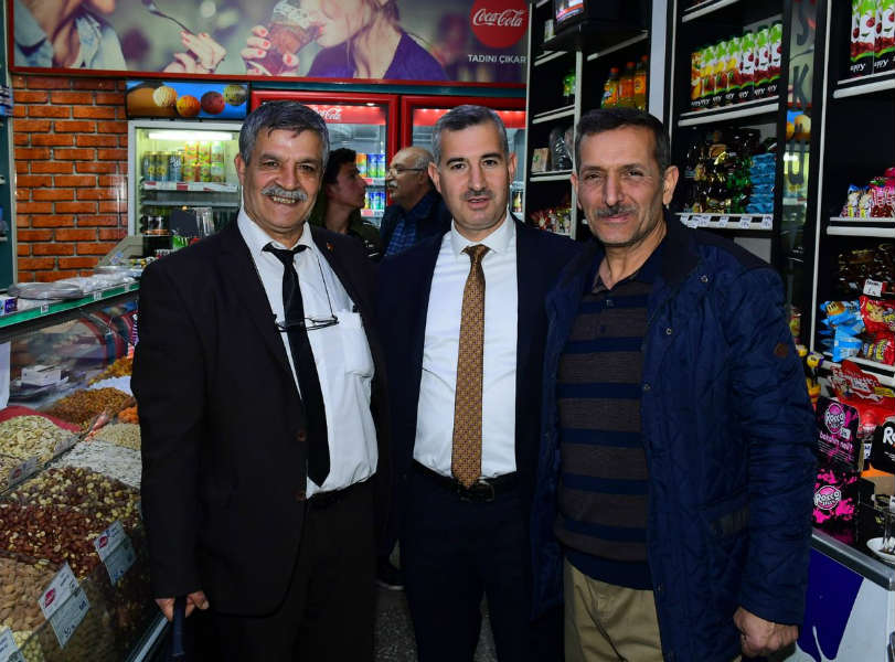 31 Mart’ta gerçekleştirilecek olan Mahalli İdareler Seçimleri kapsamında çalışmalarını sürdüren Çınar, Üçgen park ve Kernek civarındaki esnafları ziyaret etti.