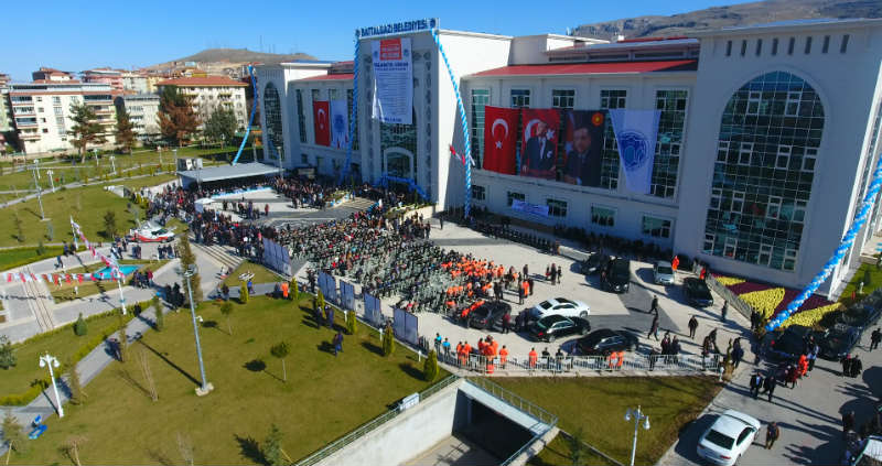 Gürkan, “Biz hizmetlerin destanını yazıyoruz, inşallah 31 Mart’ta da gönül belediyeliğinin destanını Malatya yazacak” dedi.