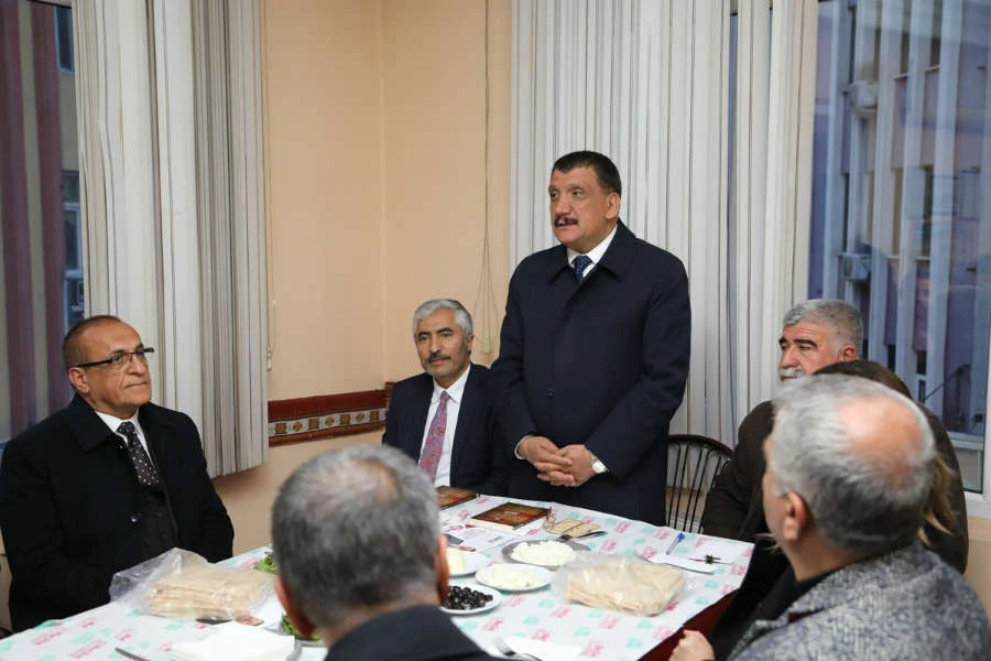 AK Parti Malatya Büyükşehir Belediye Başkan Adayı Selahattin Gürkan Atmalılar Derneği’ni ziyaret etti.