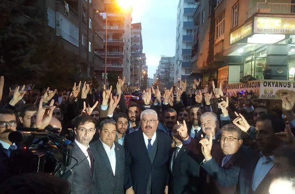 MHP Diyarbakır  İl teşkilatının yeni hizmet binası açılışı yapıldı.  Açılışa MHP Genel Başkan Yardımcısı Semih Yalçın’da katıldı.