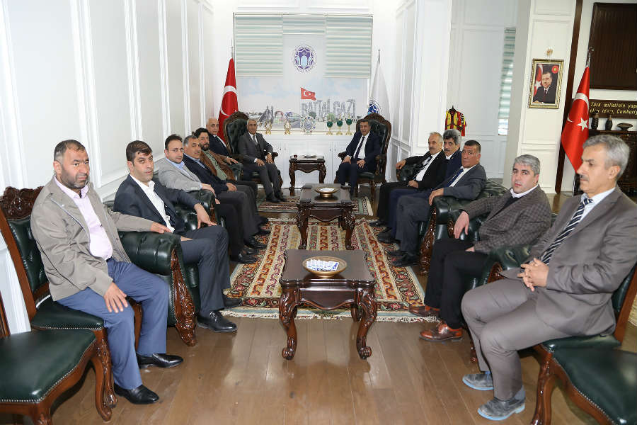 Malatya Ticaret Borsası Başkanı Ramazan Özcan, Battalgazi Belediye Başkanı Osman Güder’i ziyaret ederek, yeni görevinin hayırlı olması temennisinde bulundu