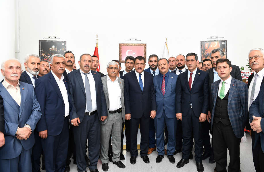 Muhtarlar, Malatya Büyükşehir Belediye Başkanı Selahattin Gürkan’a hayırlı olsun ziyaretinde bulundular.