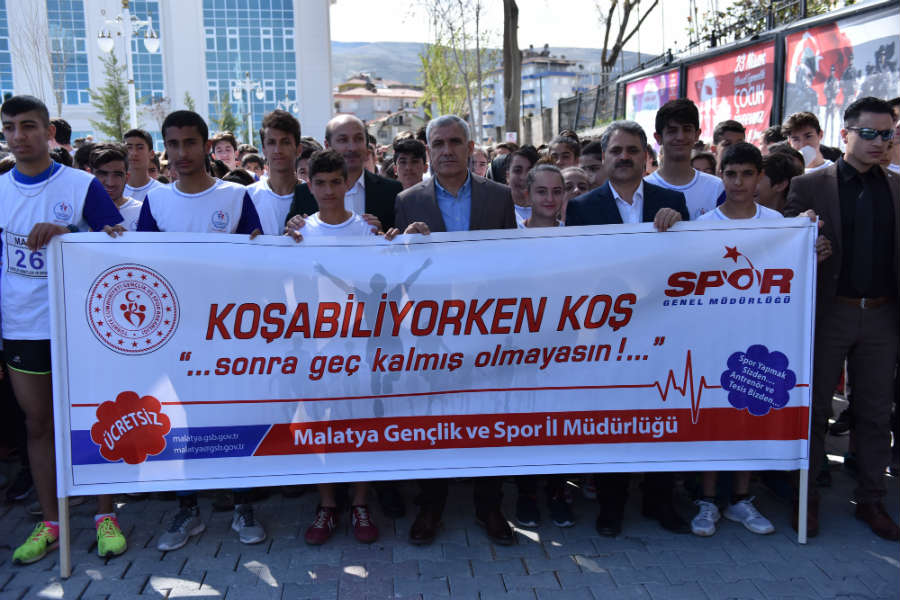 Battalgazi Belediye Başkanı Osman Güder ‘Koşabiliyorken Koş” adlı Şehitleri Saygı Koşusu ve ödül törenine katıldı