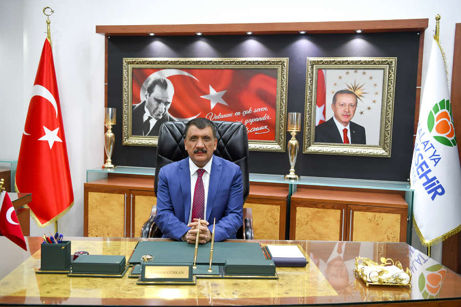 MBB Başkanı Selahattin Gürkan: “23 Nisan, demokrasi ve Cumhuriyetimizin temellerinin atıldığı önemli ve anlamlı bir tarihtir.” dedi.