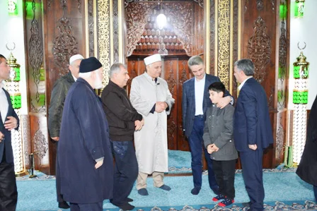 Vali Baruş, “Gençlik Sabah Namazında Buluşuyor” etkinliği kapsamında gençlerle ve vatandaşlarla bir araya geldi.