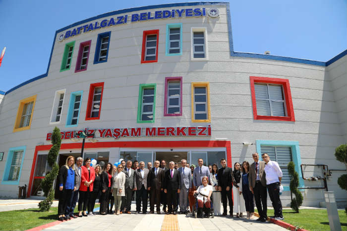 Engelsiz Yaşam Merkezi’ndeki Özel Gereksinimliler Haftası Etkinliğinde Renkli Görüntüler Yaşandı