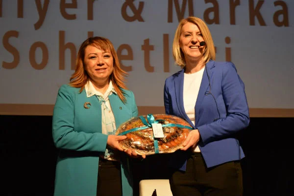 MTÜ’de Marka Sohbetlerine İletişim Uzmanı-Yazar Sevda Türküsev konuşmacı olarak katıldı.