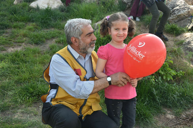 İYİLİKDER Yardımlaşma ve Dayanışma Derneği ile “Anadolu Platformu Yetim Komisyonu” birlikte “Uçurtma Şenliği” düzenledi.