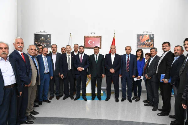 CHP Heyeti, MBB Başkanı Selahattin Gürkan’ı makamında ziyaret ederek bir süre görüştüler