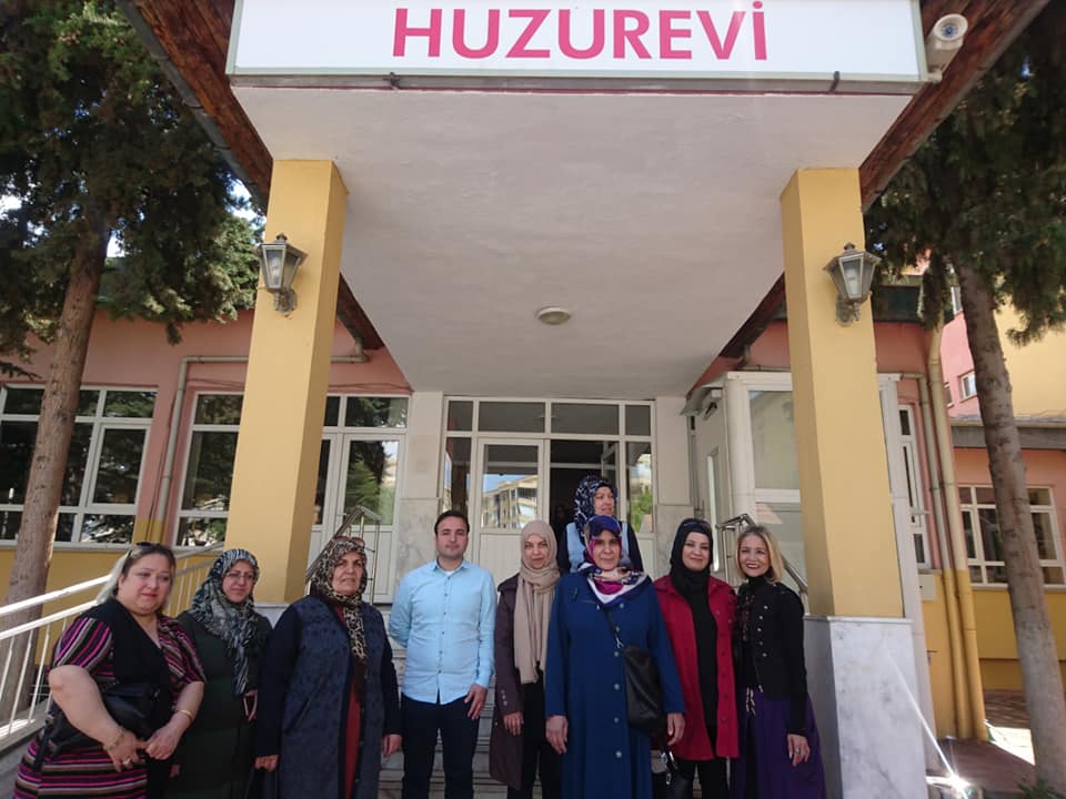 MHP Kadın Kolları’ndan Huzurevine Ziyaret