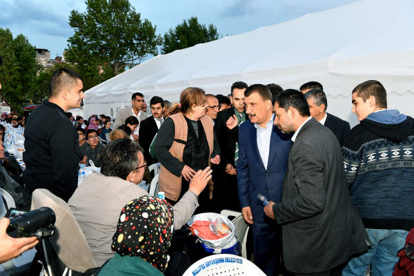 MBB Başkanı Selahattin Gürkan, iftar çadırlarının binlerce Malatyalıyı iftarda bir araya getirdiğini söyledi.