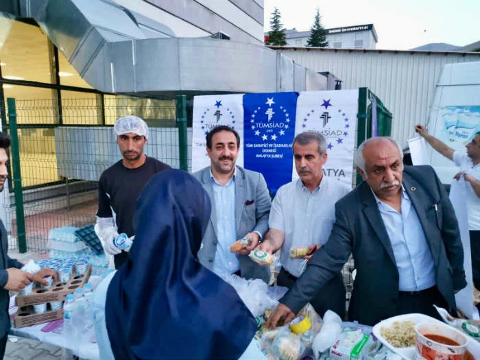 TÜMSİAD İle Türk Kızılay’ı Hasta Ve Hasta Yakınlarına İftar Verdiler