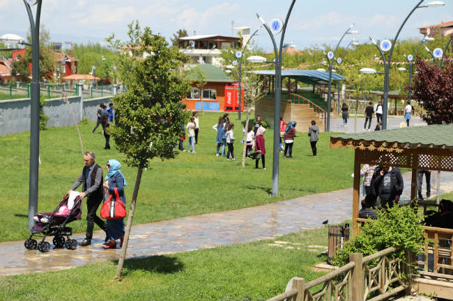 Battalgazi Belediyesi tarafından hizmete sunulan Orduzu Galip Demirel Çınar Park, vatandaşlar tarafından yoğun ilgi görüyor
