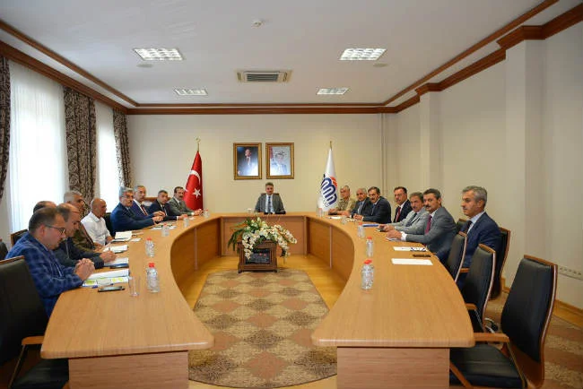 Şire Pazarının sorunları ve çözümleri noktasında alınacak tedbirler ve önlemler ile ilgili toplantı düzenlendi.