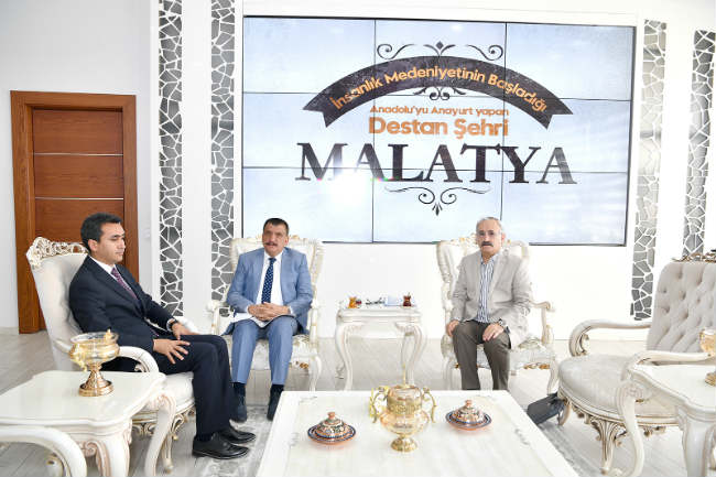 Malatya Büyükşehir Belediye Başkanı Selahattin Gürkan Adli Tıp Kurumu Başkanı Doç.Dr. Yalçın Büyük’ü makamında kabul ederek bir süre görüştü.