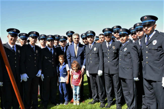 Malatya Polis Meslek Eğitim Merkezi’nde (POMEM) 383 polis, düzenlenen törenle mezun oldu.