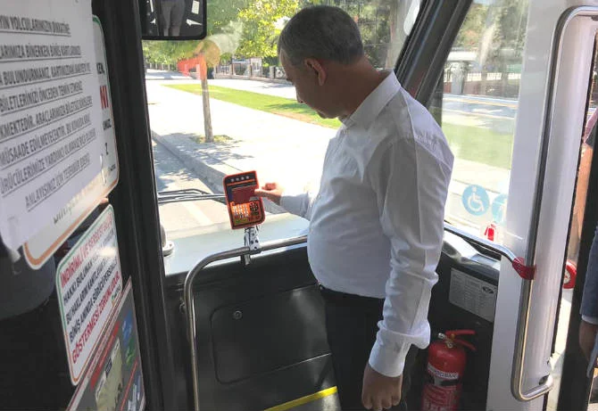 Yeşilyurt Belediye Başkanı Mehmet Çınar Halk Otobüsünde Yolculuk Yaptı , Talepleri Dinledi
