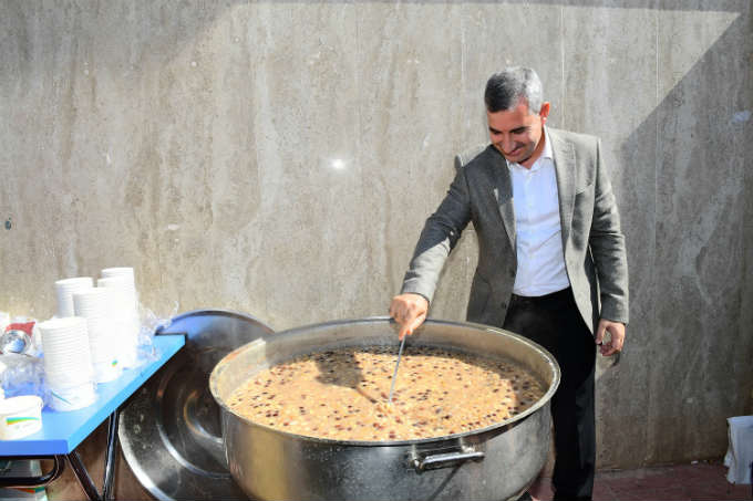 Aşure; Paylaşma ve Dayanışmanın Simgesidir