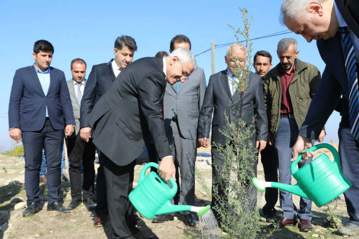 ‘Geleceğe nefes ol’’ kampanyası kapsamında Battalgazi ilçesinde fidan dikimi yapıldı