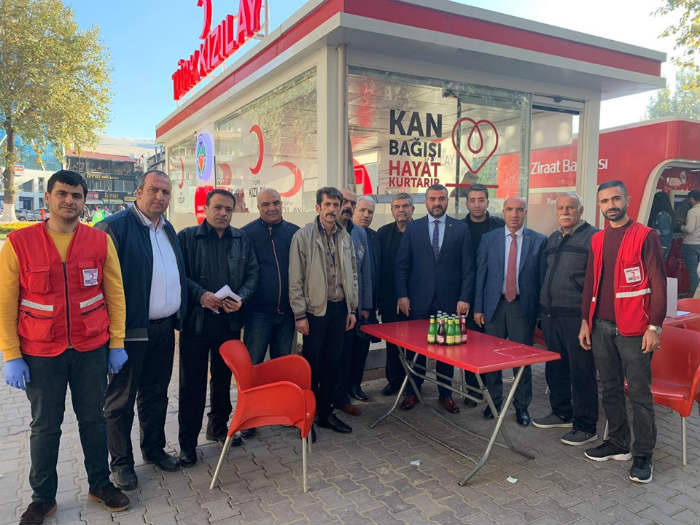 MHP Malatya İl Başkanı R.Bülent Avşar ve il yönetimi Kan bağışında bulundu.