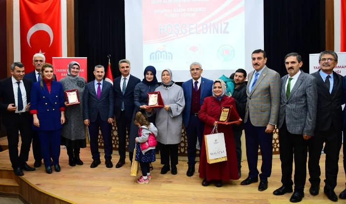 Yeşilyurt Belediyesi, Genç Çiftçiler Projesi’ ödül törenine ev sahipliği yaptı.