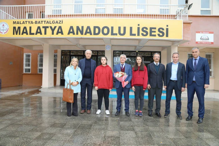 Battalgazi Belediye Başkanı Osman Güder, Deneyimlerini Gençlerle Paylaştı