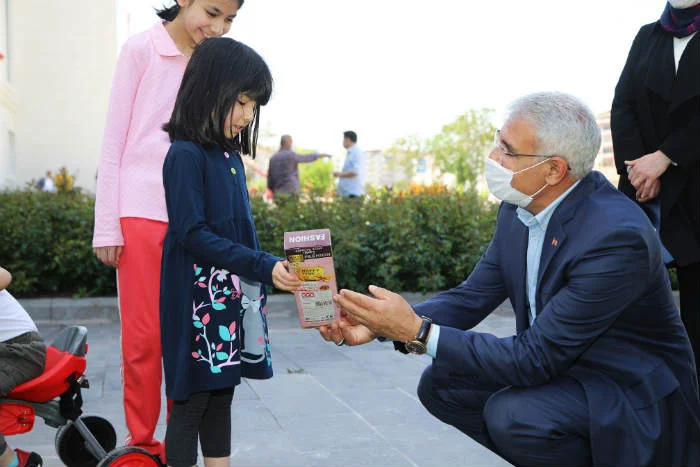 Battalgazi Belediyesi Önünde Renkli Görüntüler