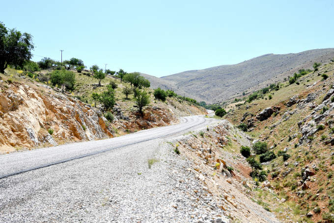 Büyükşehir Kadiruşağı Mahalle Yolunu Asfaltlıyor